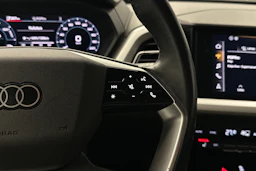 musta Audi Q4 e-tron 2023 kuva 12.