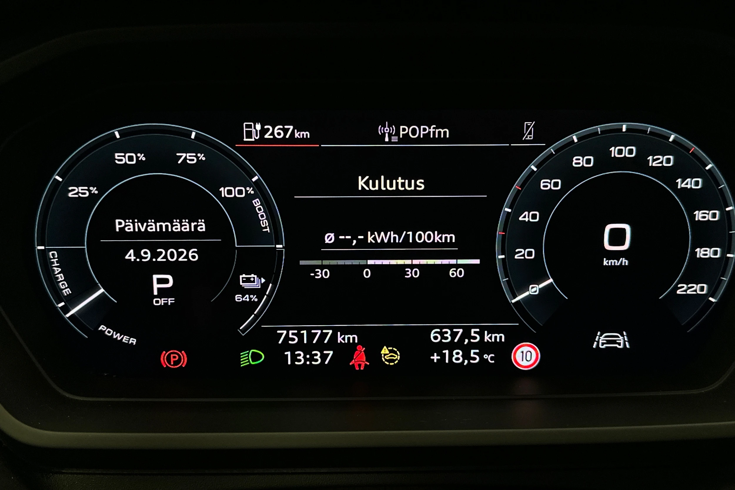 musta Audi Q4 e-tron 2023 kuva 13.