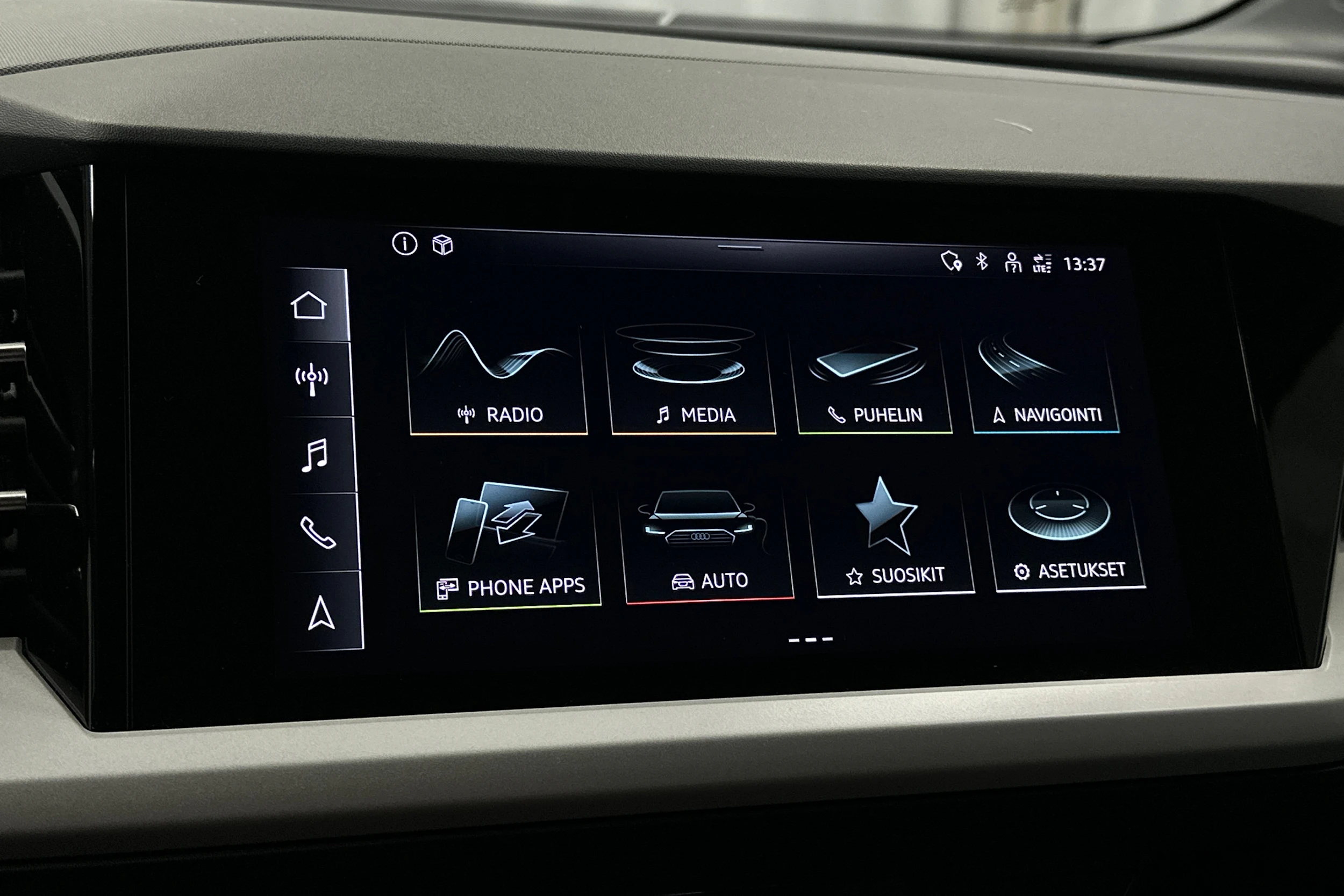 musta Audi Q4 e-tron 2023 kuva 16.