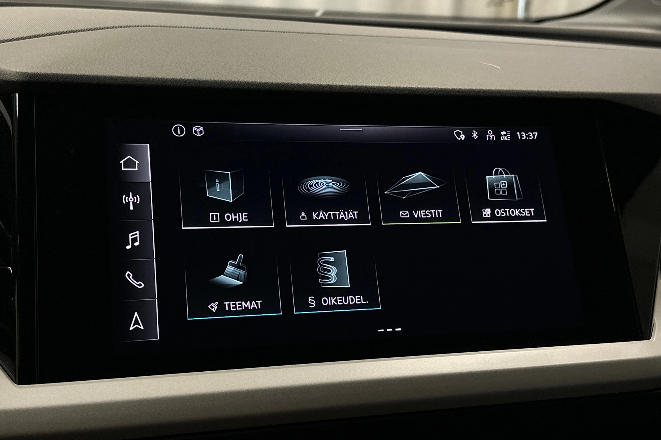 musta Audi Q4 e-tron 2023 kuva 17.