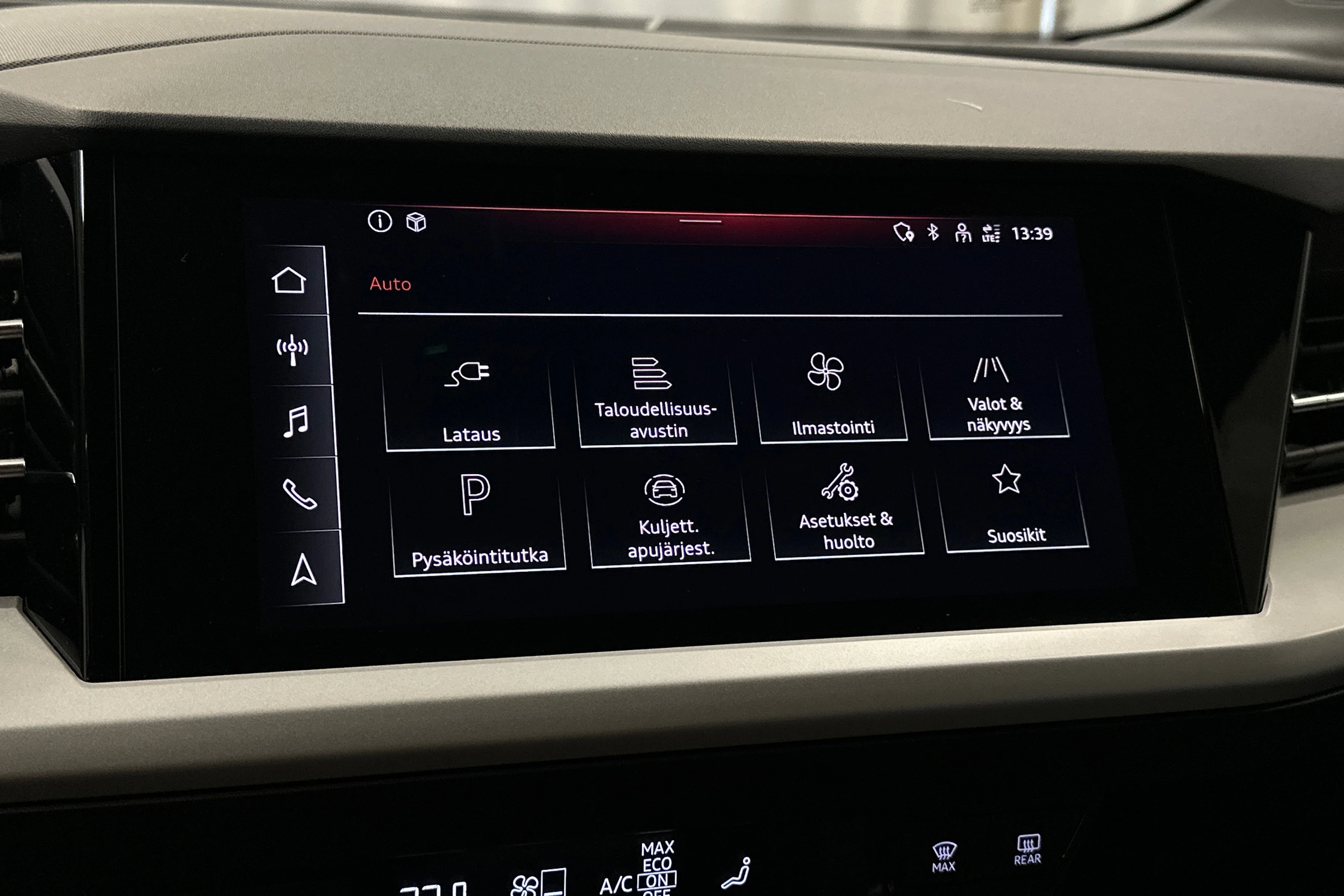musta Audi Q4 e-tron 2023 kuva 22.