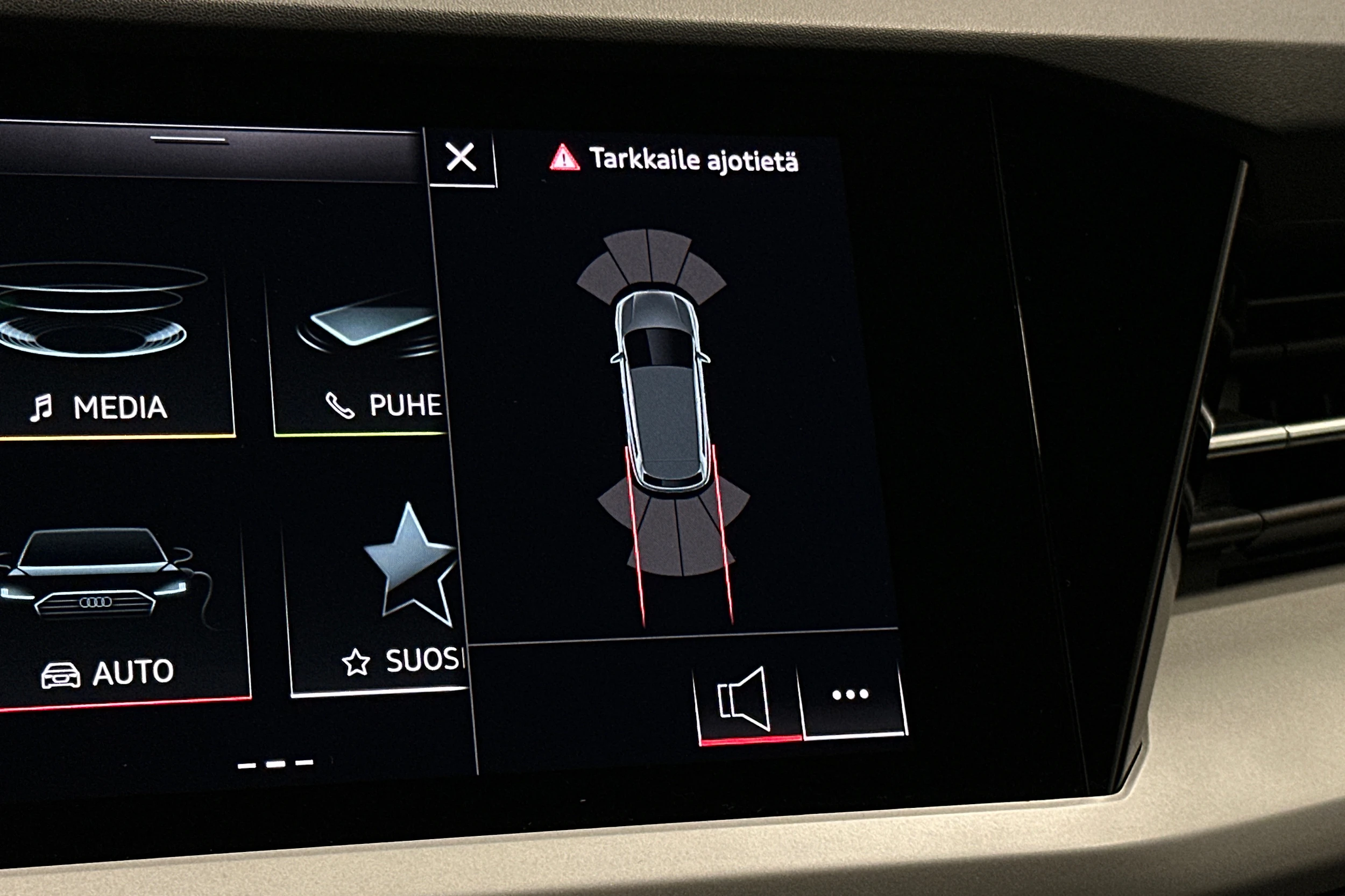musta Audi Q4 e-tron 2023 kuva 29.