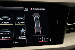 musta Audi Q4 e-tron 2023 kuva 29.