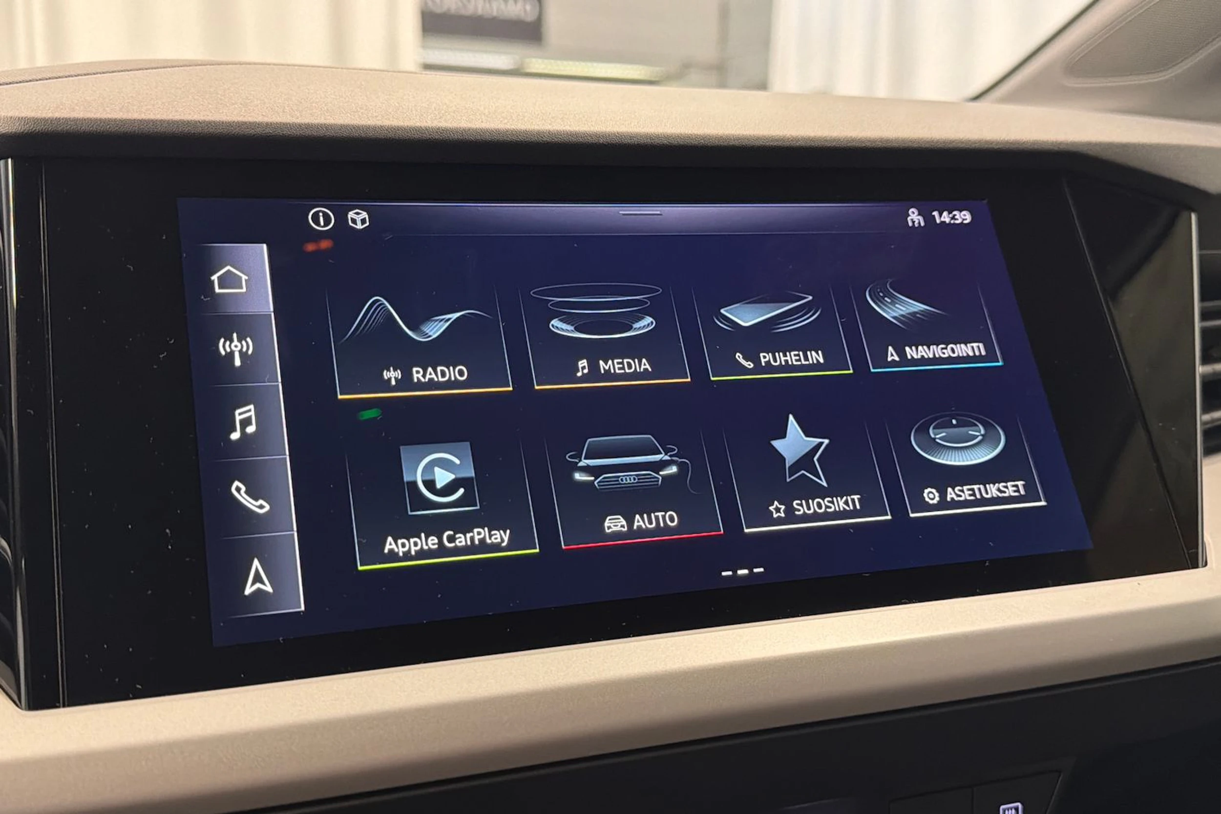 hopea Audi Q4 e-tron 2023 kuva 13.