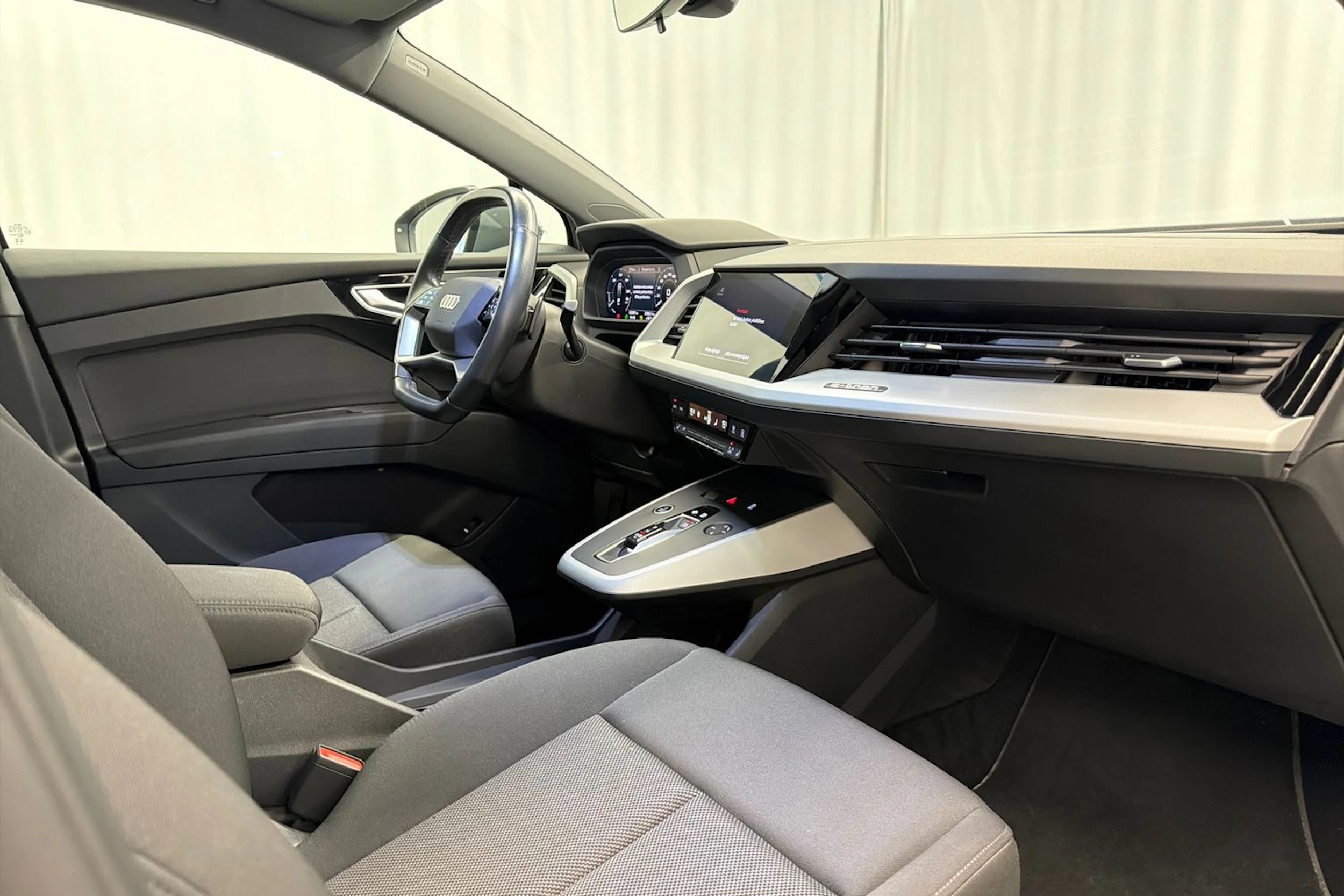 hopea Audi Q4 e-tron 2023 kuva 19.