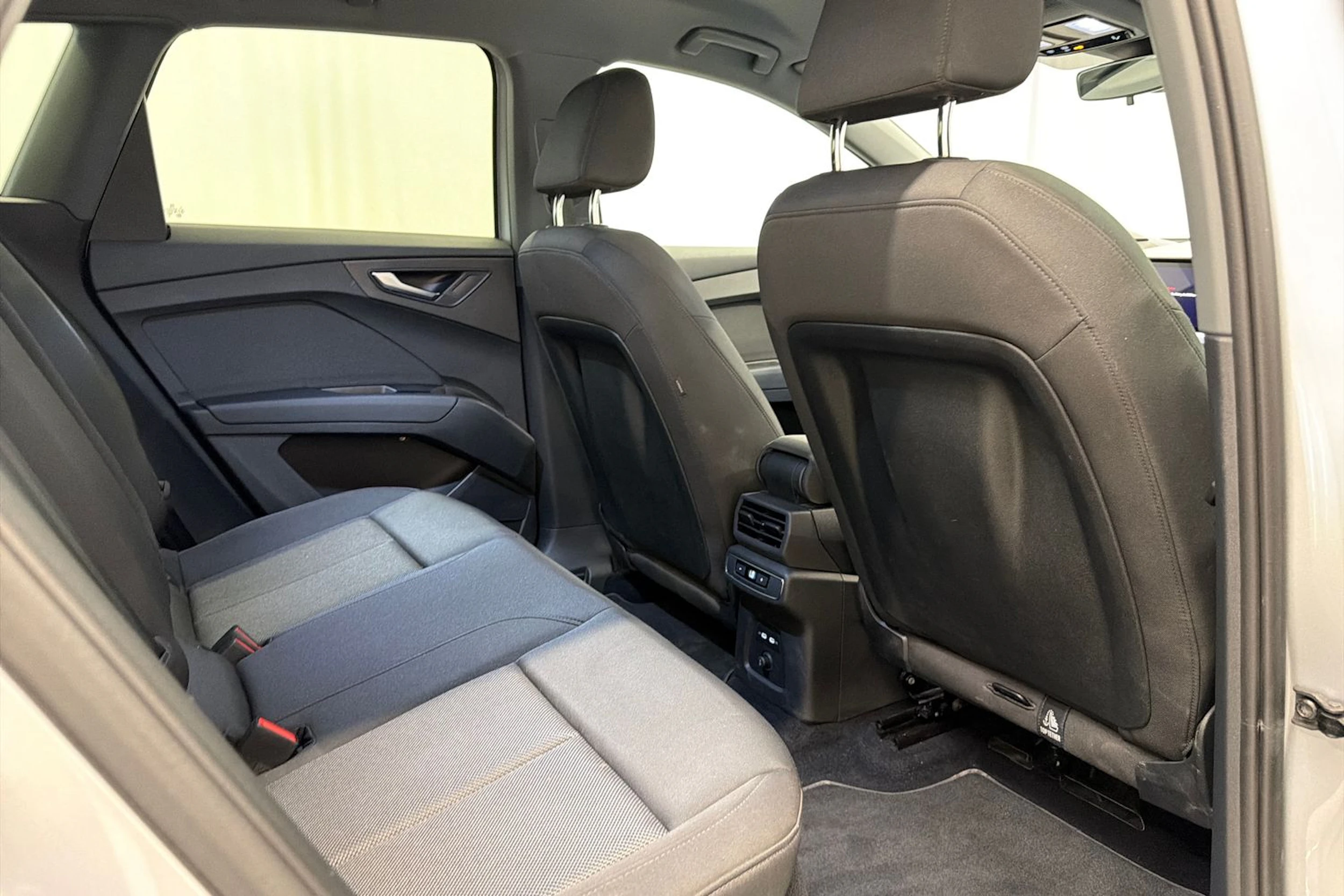 hopea Audi Q4 e-tron 2023 kuva 20.