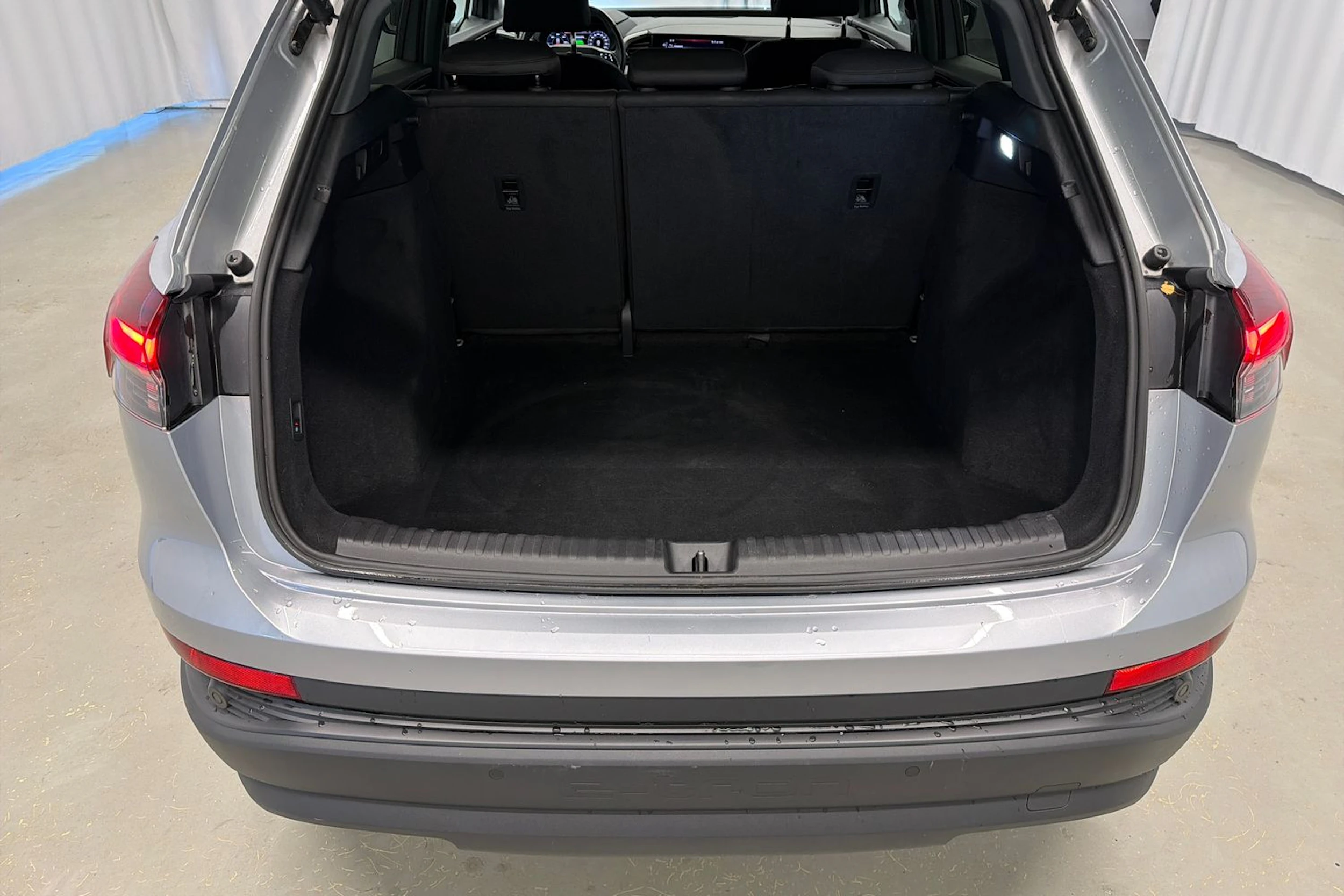 hopea Audi Q4 e-tron 2023 kuva 22.