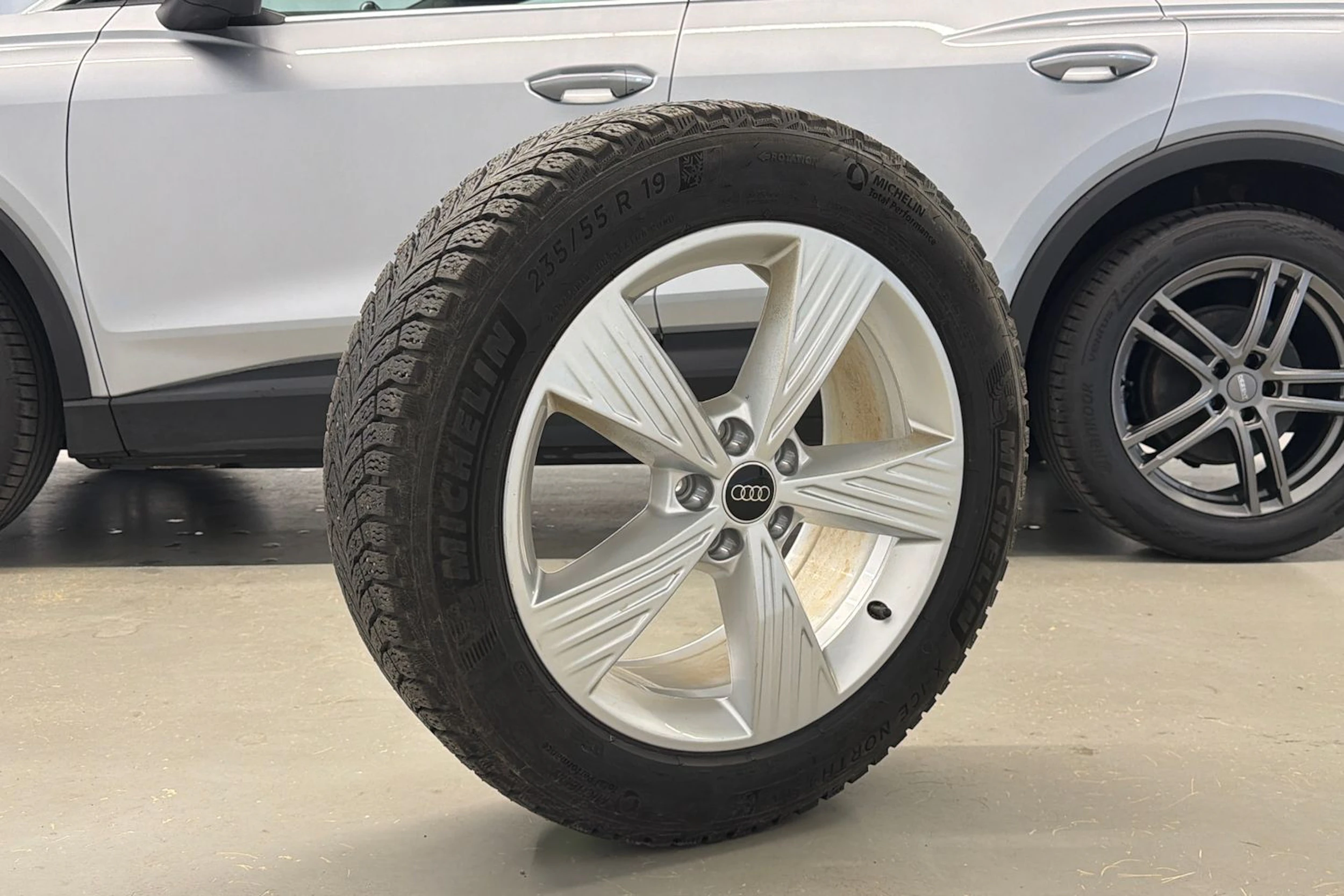 hopea Audi Q4 e-tron 2023 kuva 27.