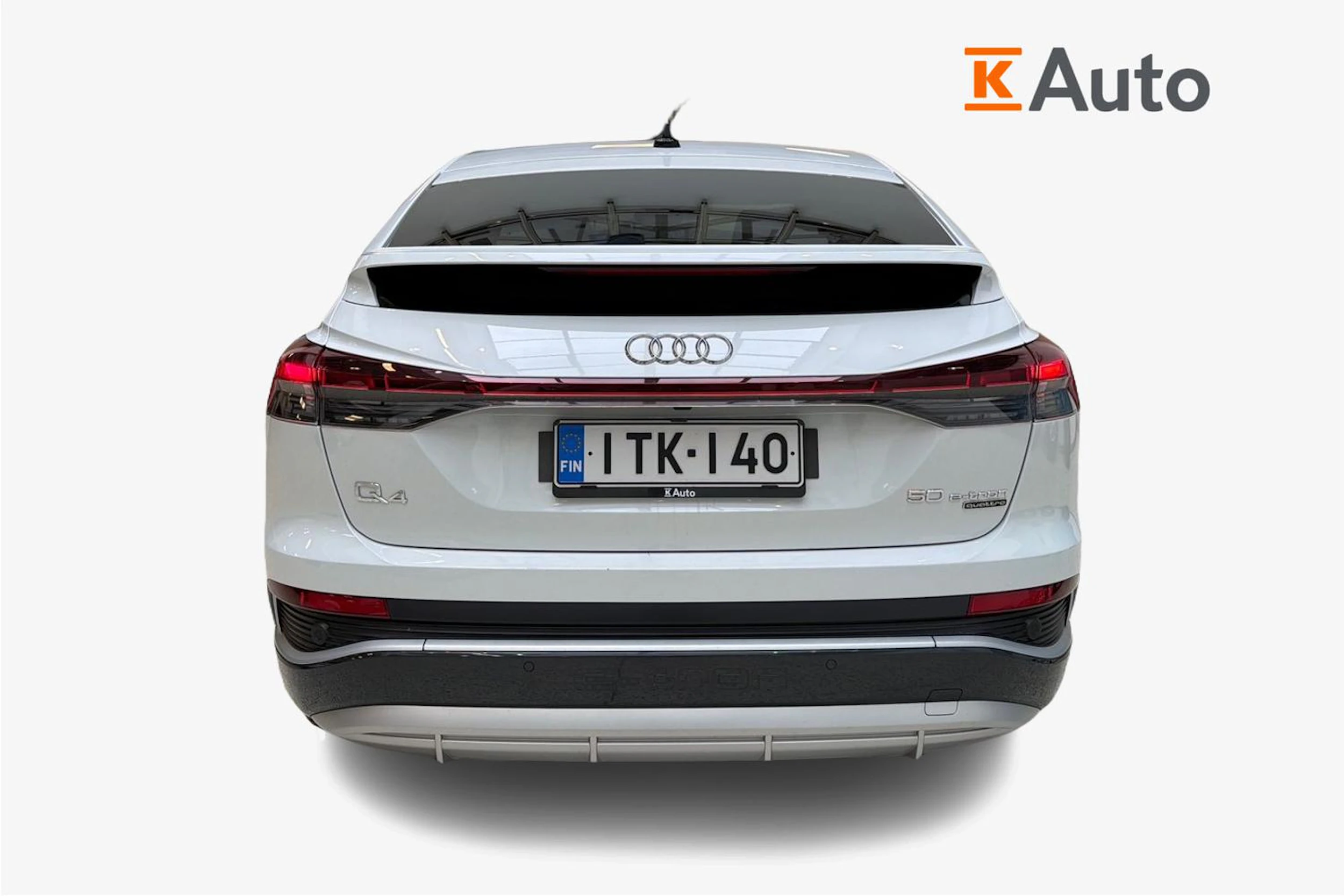 valkoinen Audi Q4 e-tron 2023 kuva 3.