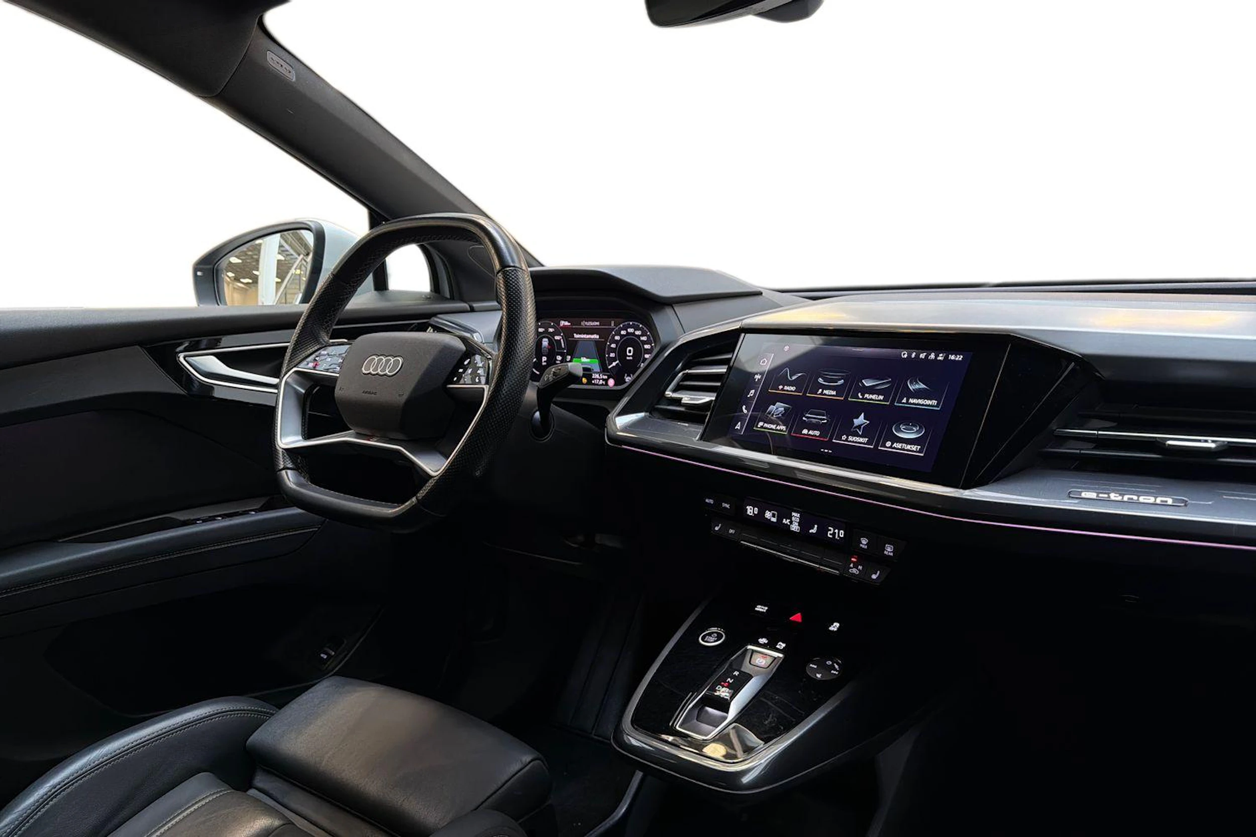 valkoinen Audi Q4 e-tron 2023 kuva 7.