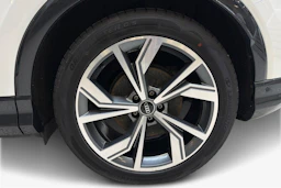valkoinen Audi Q4 e-tron 2023 kuva 9.