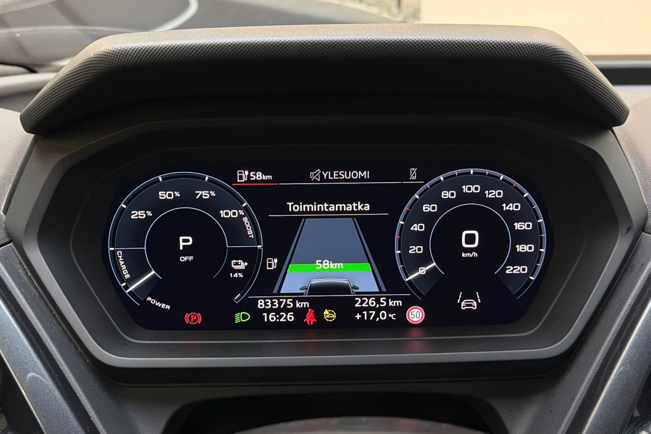 valkoinen Audi Q4 e-tron 2023 kuva 12.