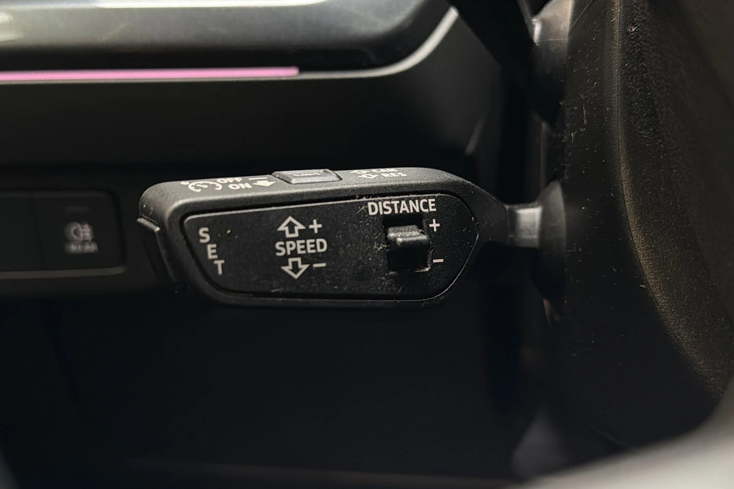 valkoinen Audi Q4 e-tron 2023 kuva 15.