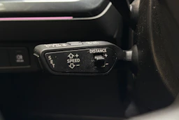 valkoinen Audi Q4 e-tron 2023 kuva 15.