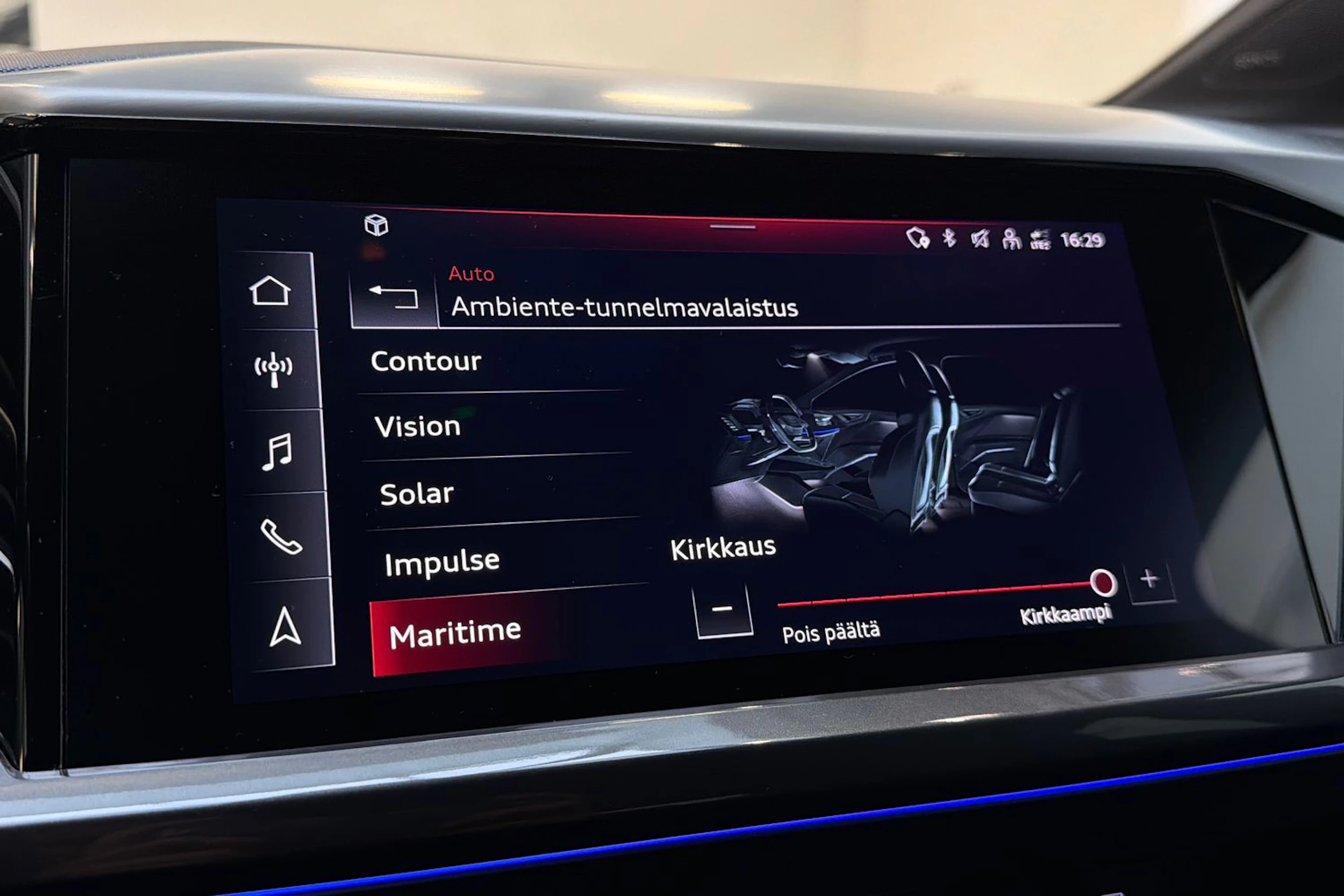 valkoinen Audi Q4 e-tron 2023 kuva 18.
