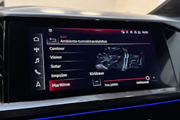 valkoinen Audi Q4 e-tron 2023 kuva 18.