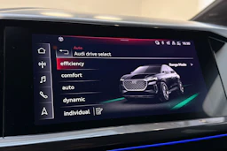 valkoinen Audi Q4 e-tron 2023 kuva 19.
