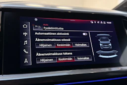 valkoinen Audi Q4 e-tron 2023 kuva 20.