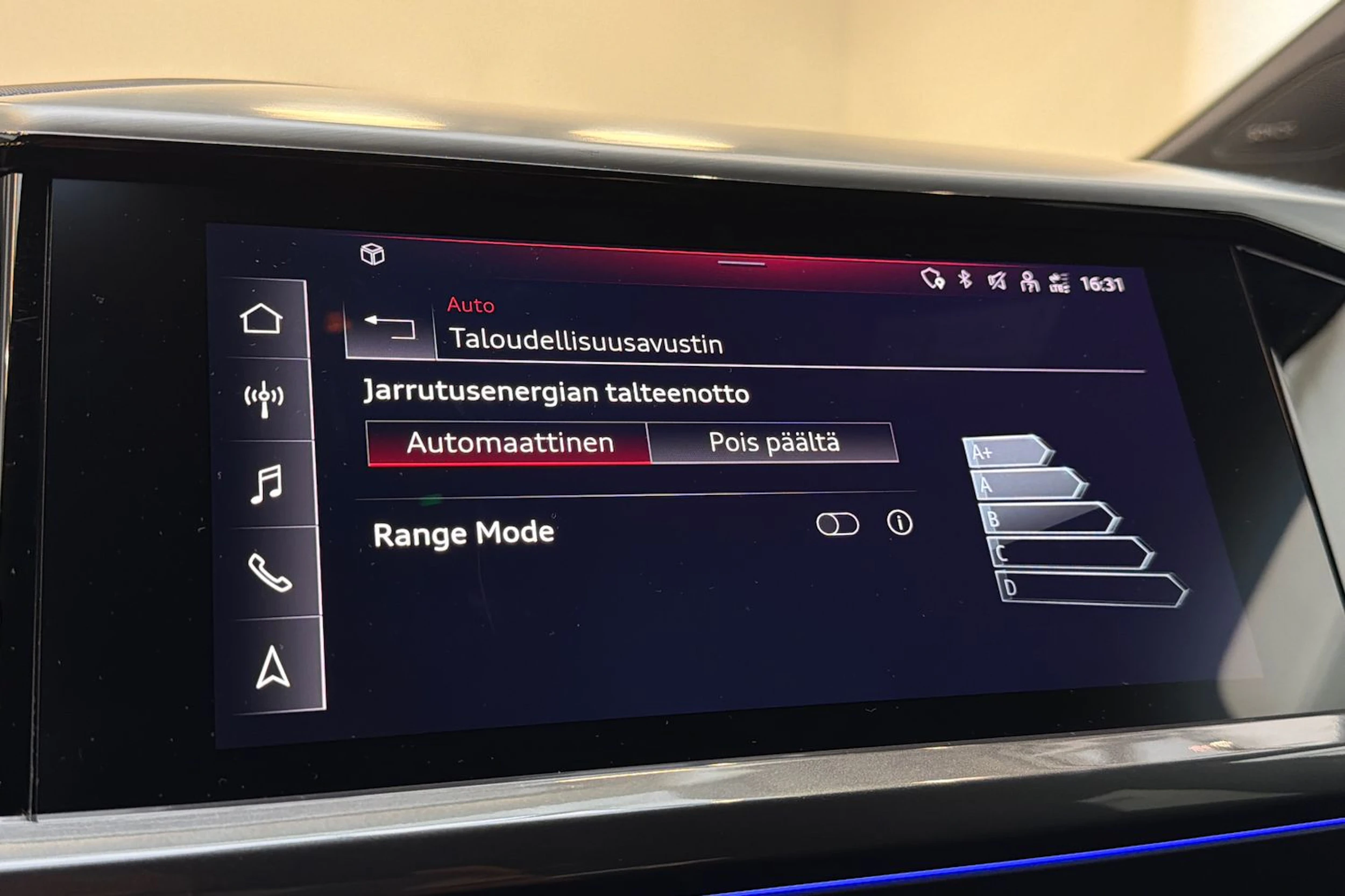 valkoinen Audi Q4 e-tron 2023 kuva 21.