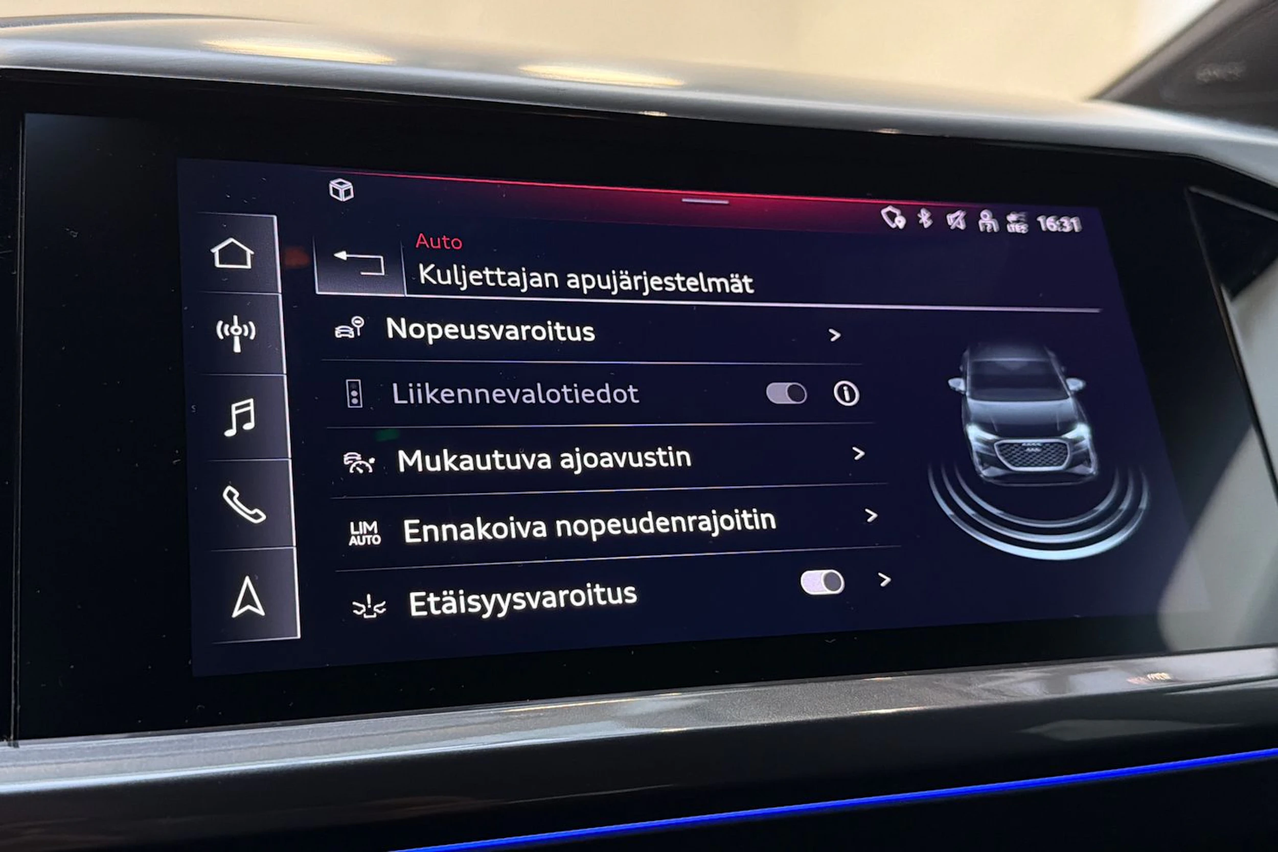 valkoinen Audi Q4 e-tron 2023 kuva 22.