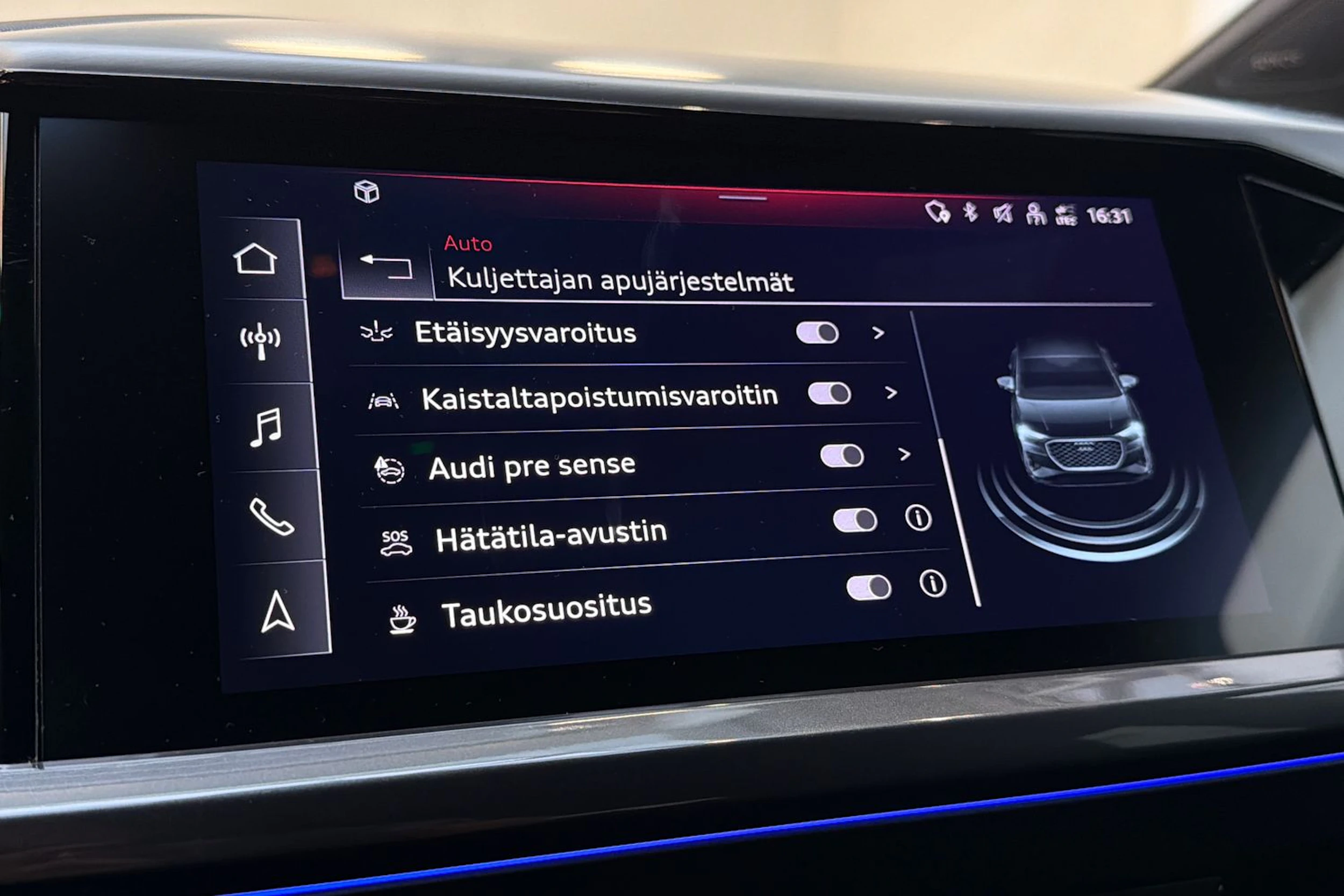 valkoinen Audi Q4 e-tron 2023 kuva 23.