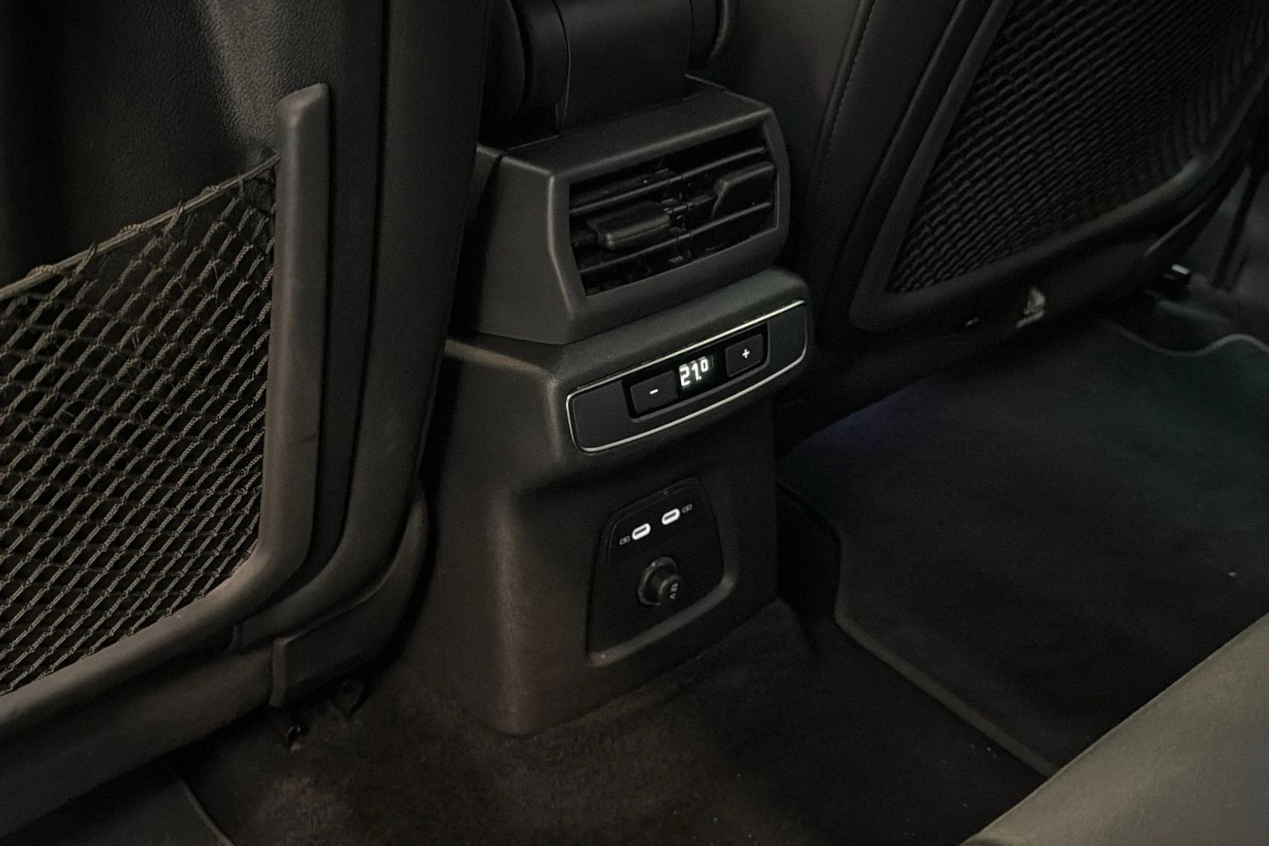 valkoinen Audi Q4 e-tron 2023 kuva 29.