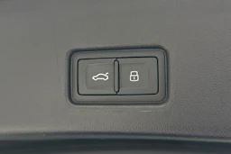 valkoinen Audi Q4 e-tron 2023 kuva 31.