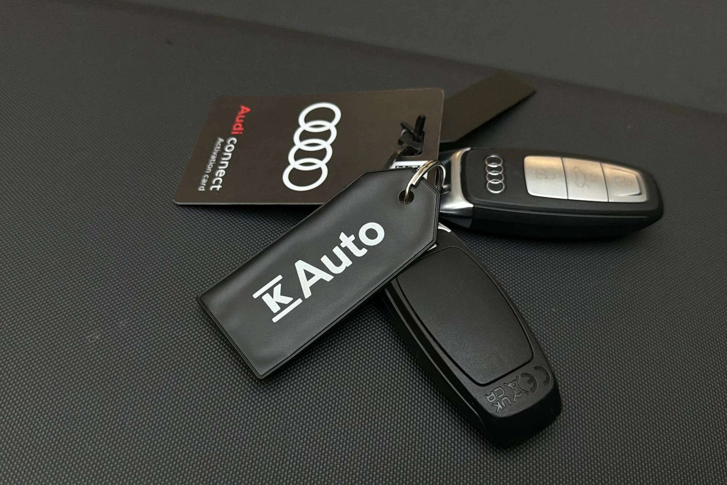 valkoinen Audi Q4 e-tron 2023 kuva 32.