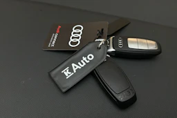 valkoinen Audi Q4 e-tron 2023 kuva 32.