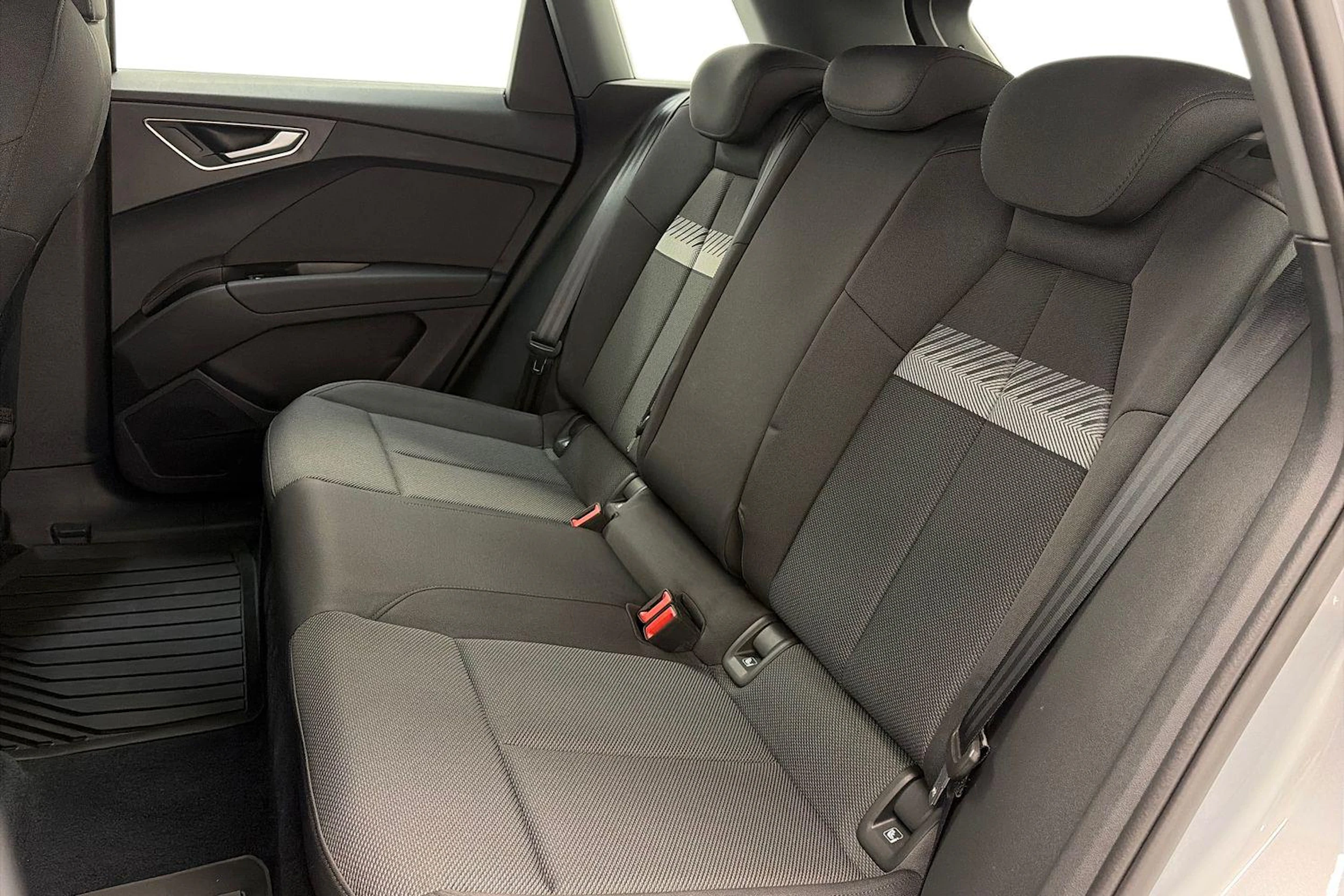 hopea Audi Q4 e-tron 2023 kuva 8.