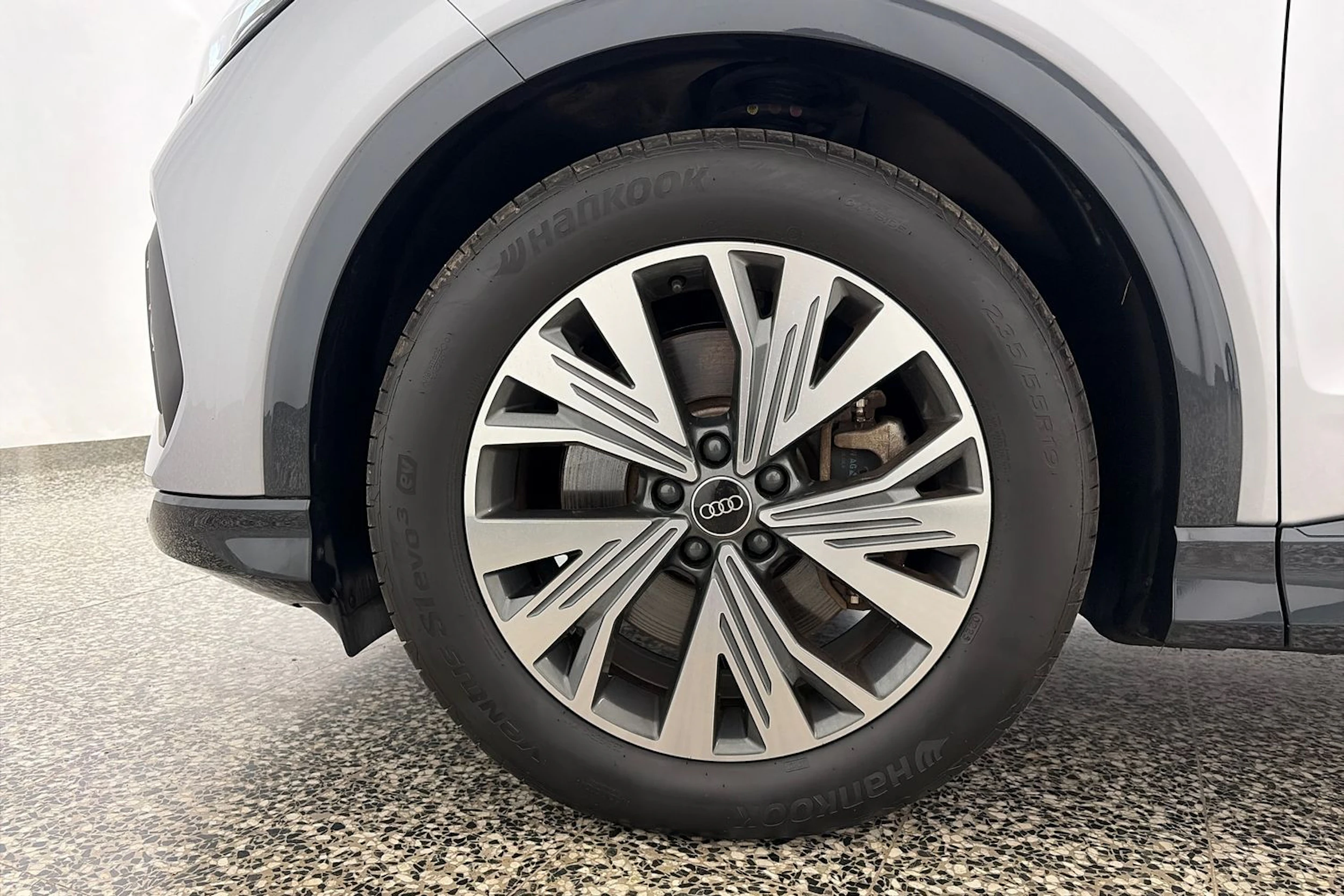 hopea Audi Q4 e-tron 2023 kuva 10.