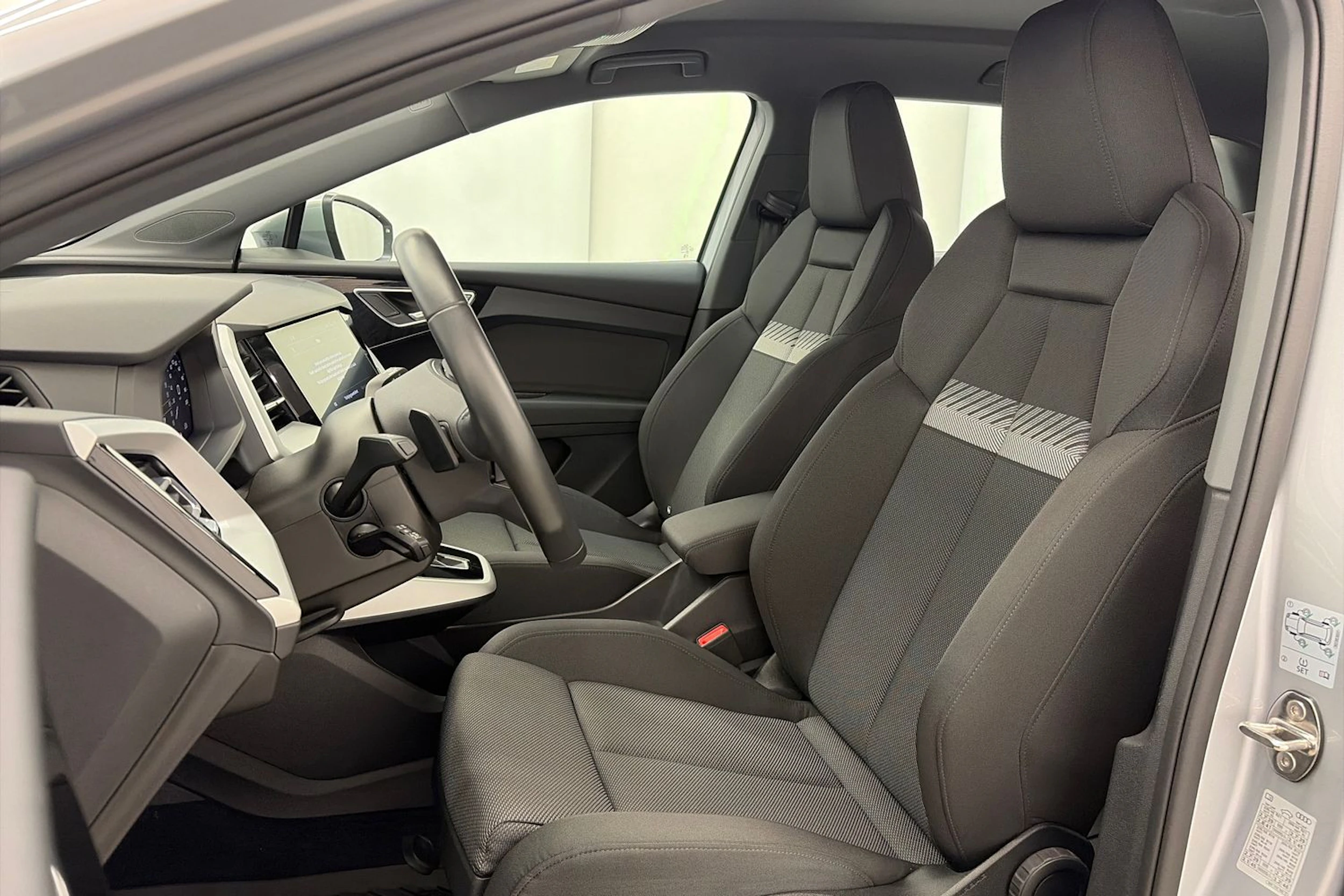 hopea Audi Q4 e-tron 2023 kuva 14.