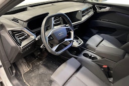 valkoinen Audi Q4 e-tron 2023 kuva 3.