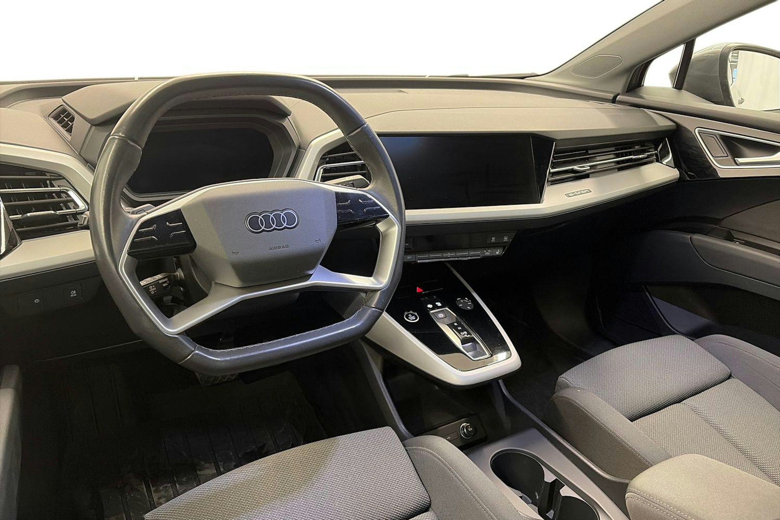 harmaa Audi Q4 e-tron 2023 kuva 7.