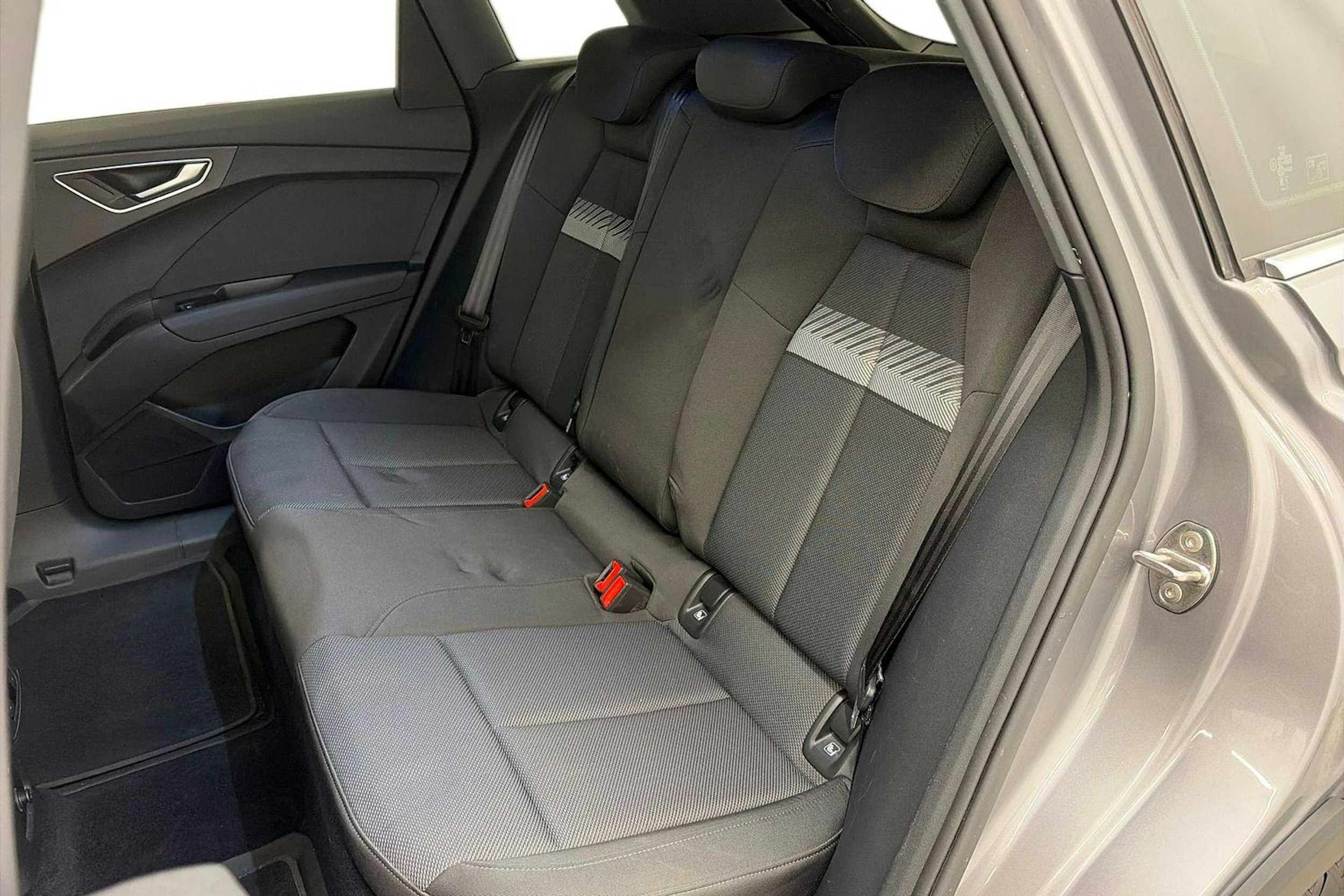 harmaa Audi Q4 e-tron 2023 kuva 10.