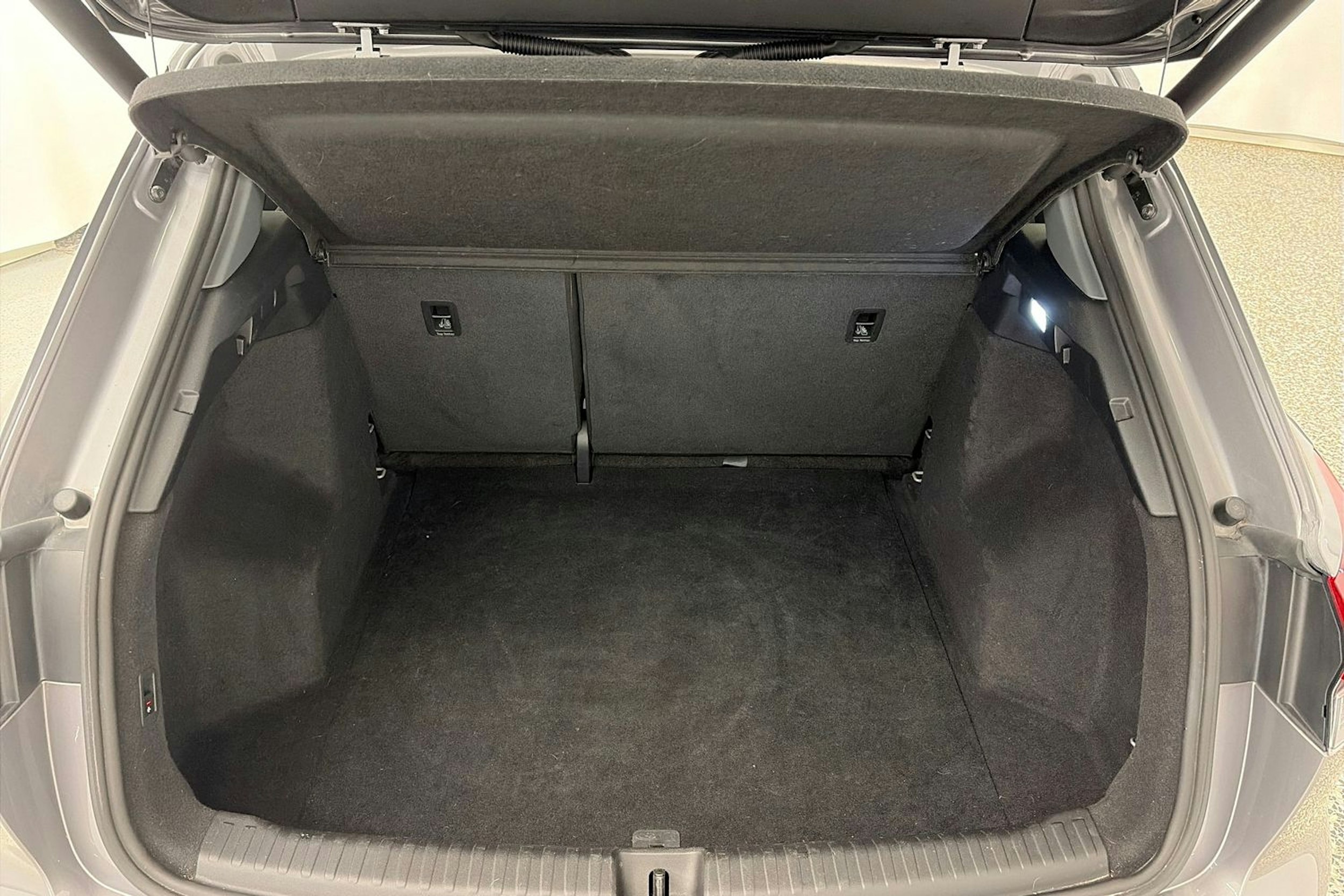 harmaa Audi Q4 e-tron 2023 kuva 14.