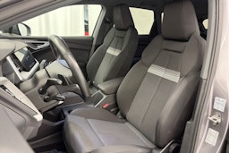 harmaa Audi Q4 e-tron 2023 kuva 17.