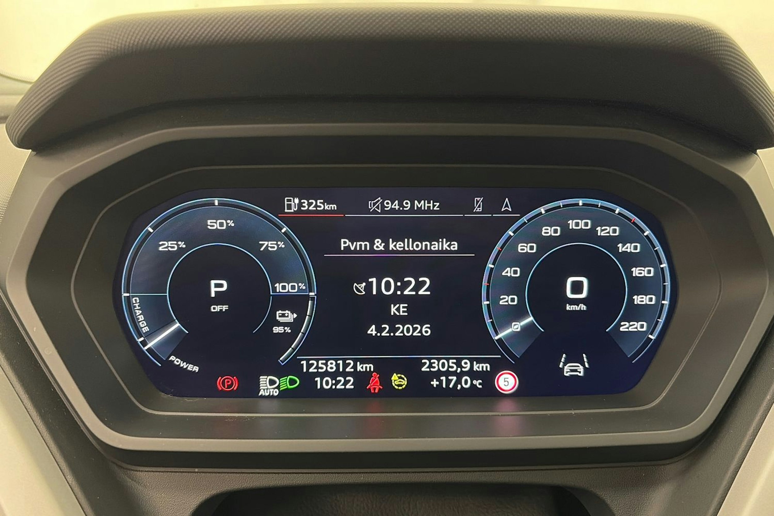 harmaa Audi Q4 e-tron 2023 kuva 18.