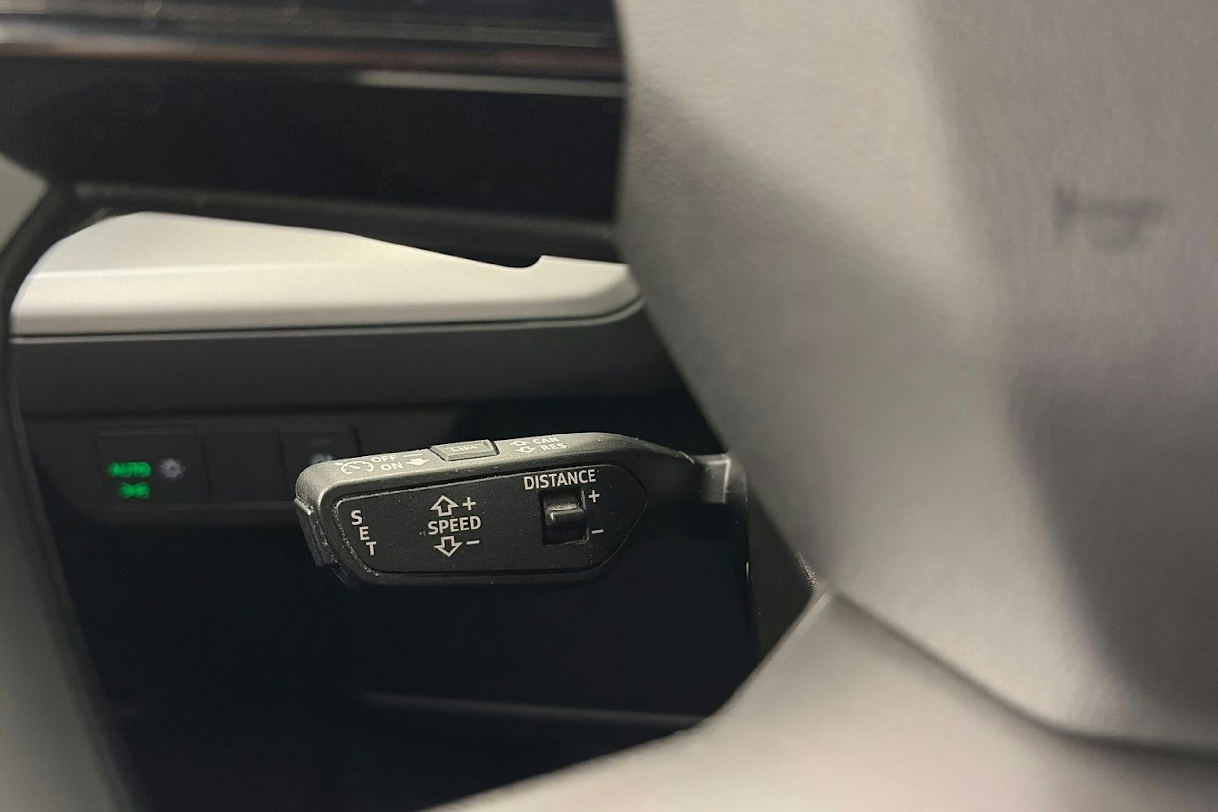 harmaa Audi Q4 e-tron 2023 kuva 20.