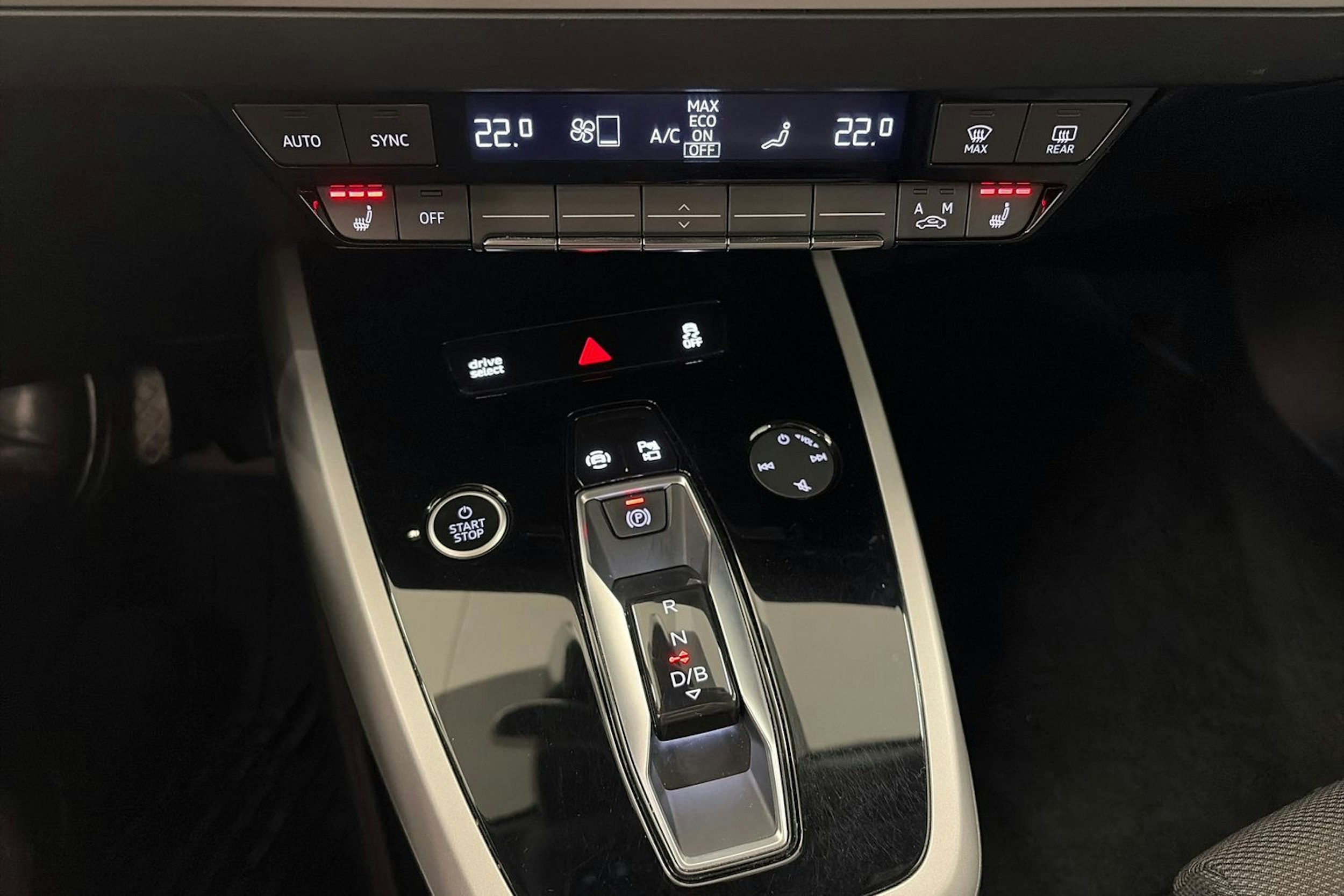 harmaa Audi Q4 e-tron 2023 kuva 29.