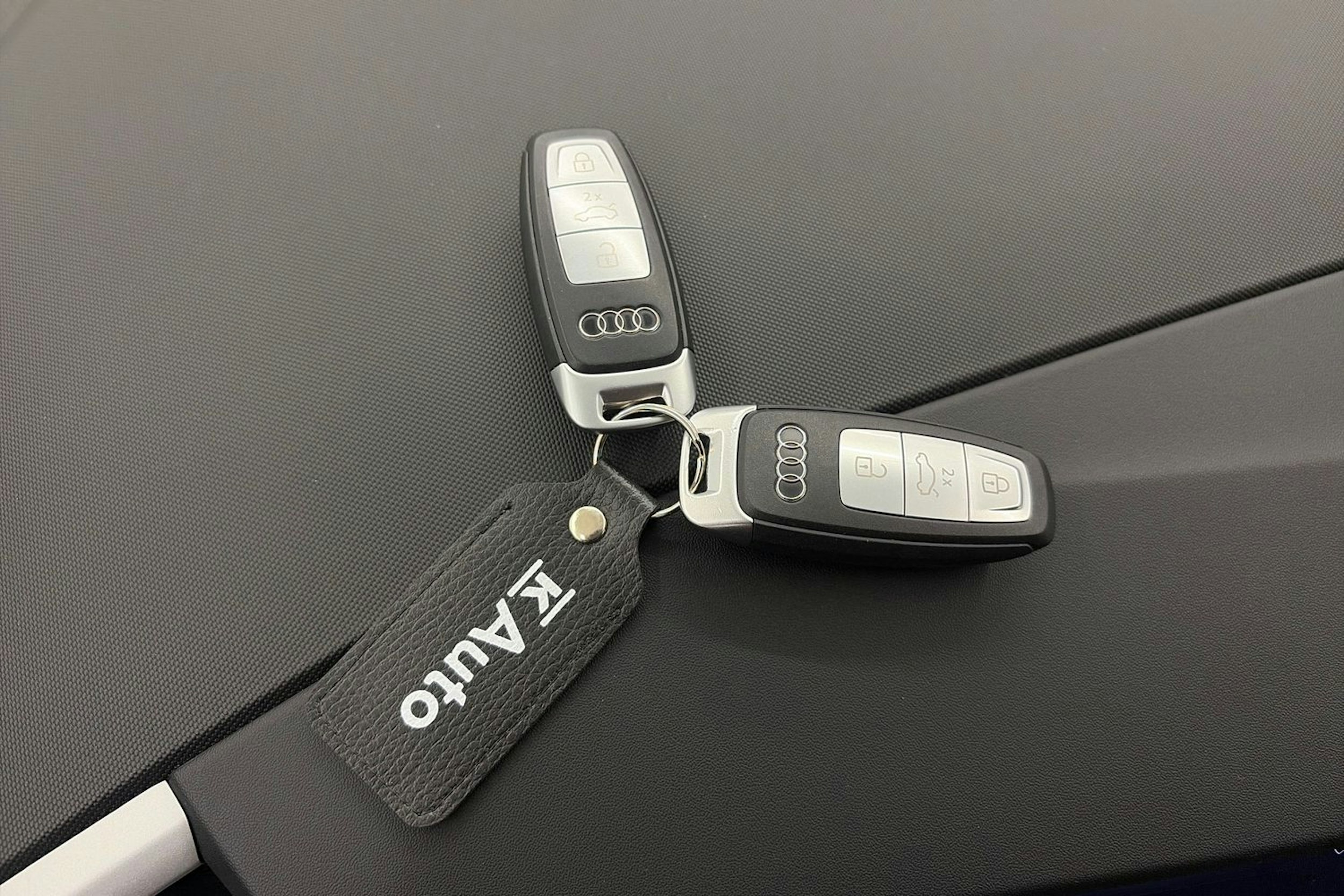 harmaa Audi Q4 e-tron 2023 kuva 30.