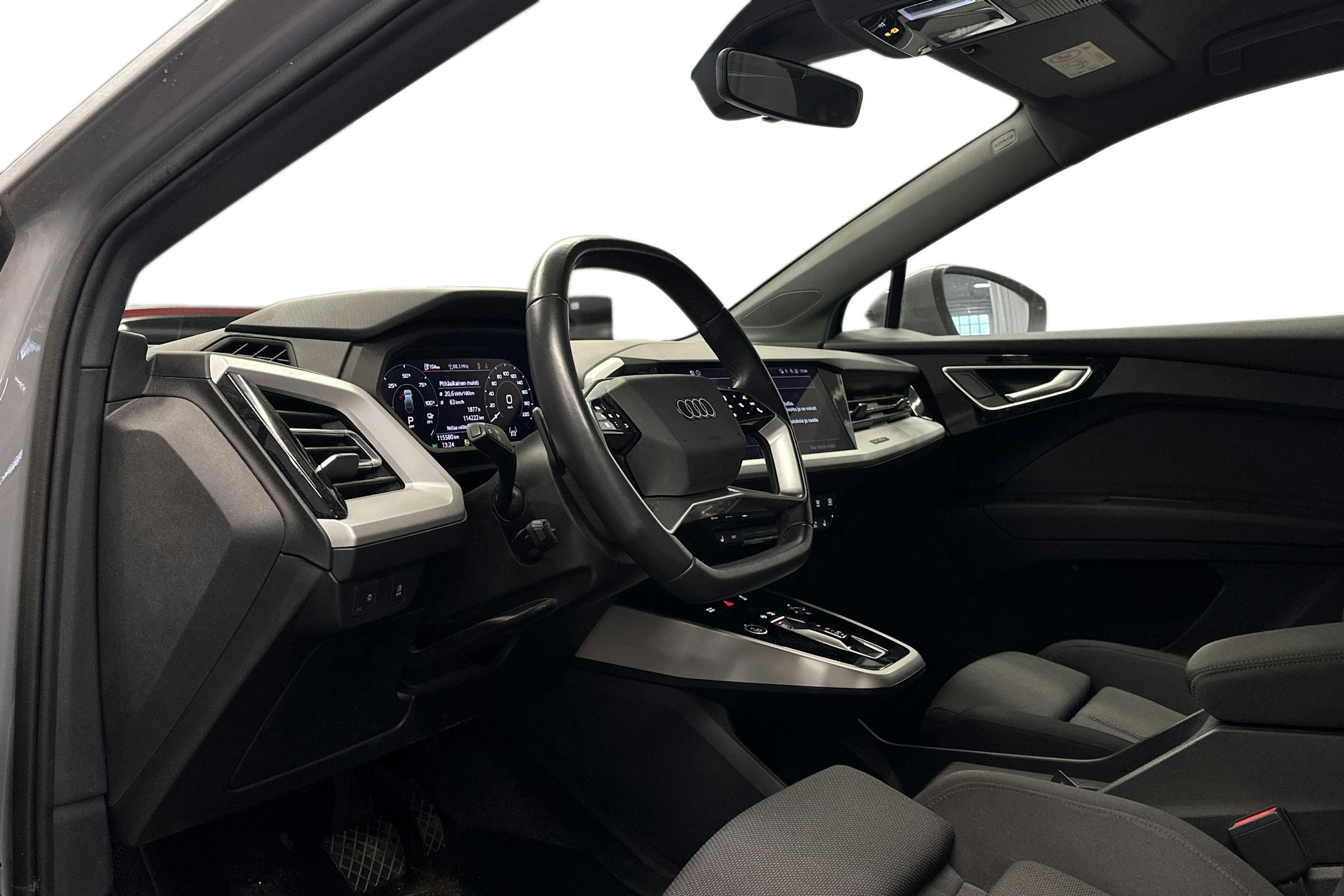 harmaa Audi Q4 e-tron 2023 kuva 3.