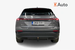 Harmaa Audi Q4 e-tron 2023 kuva 3.