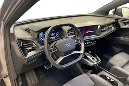 Harmaa Audi Q4 e-tron 2023 kuva 6.