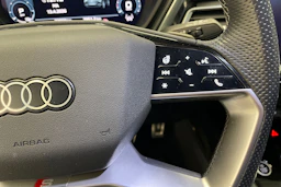 Harmaa Audi Q4 e-tron 2023 kuva 12.