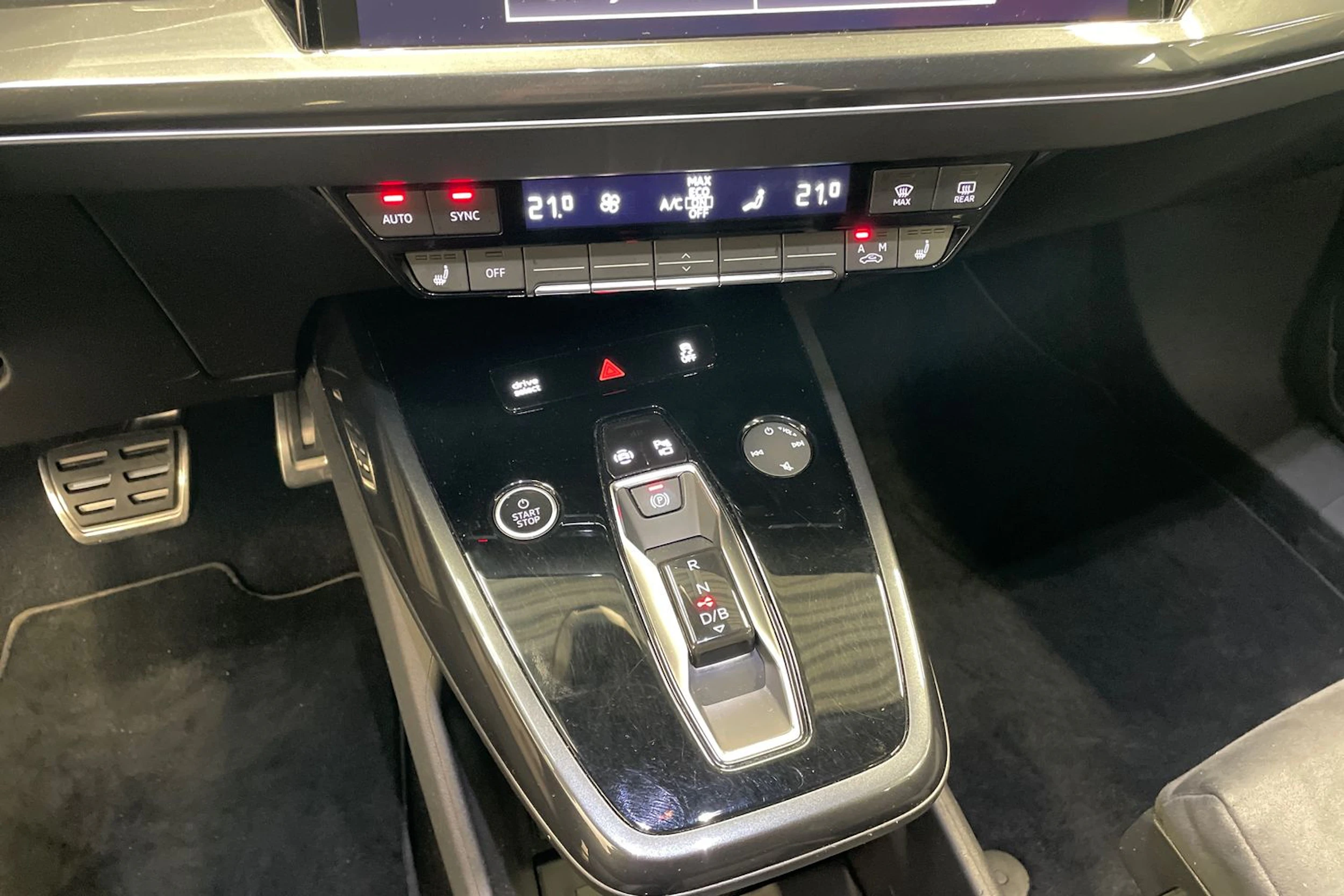 Harmaa Audi Q4 e-tron 2023 kuva 14.