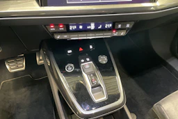 Harmaa Audi Q4 e-tron 2023 kuva 14.