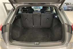 Harmaa Audi Q4 e-tron 2023 kuva 18.