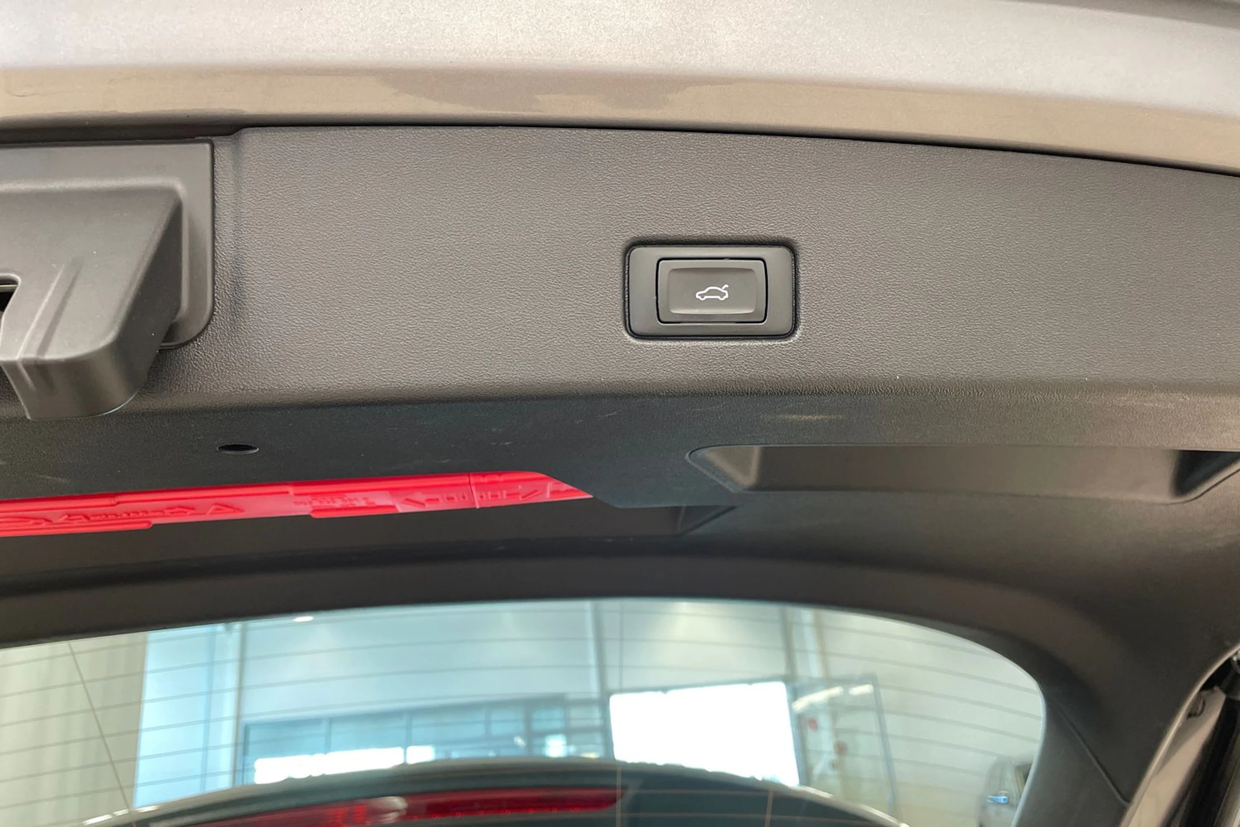 Harmaa Audi Q4 e-tron 2023 kuva 19.