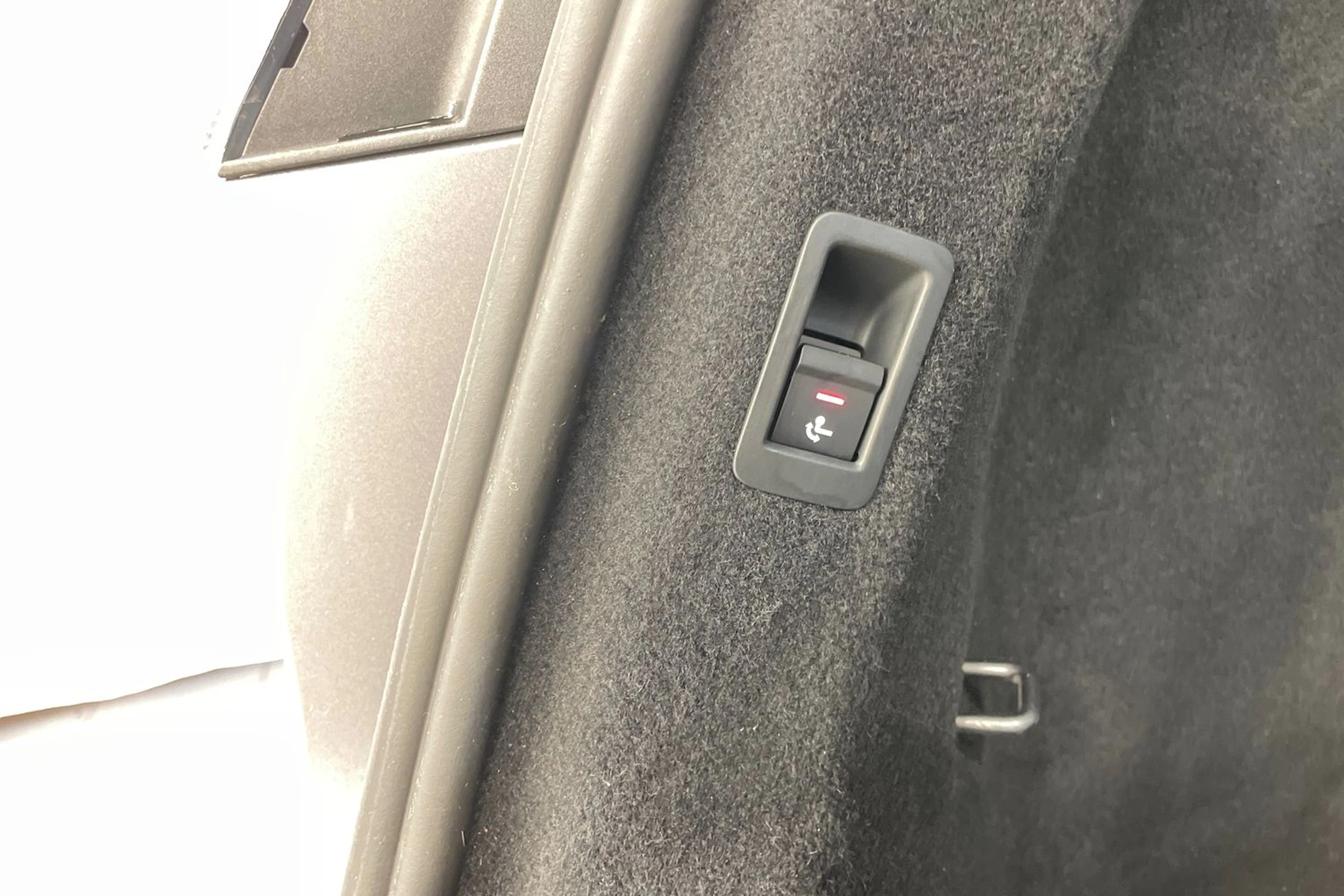 Harmaa Audi Q4 e-tron 2023 kuva 21.